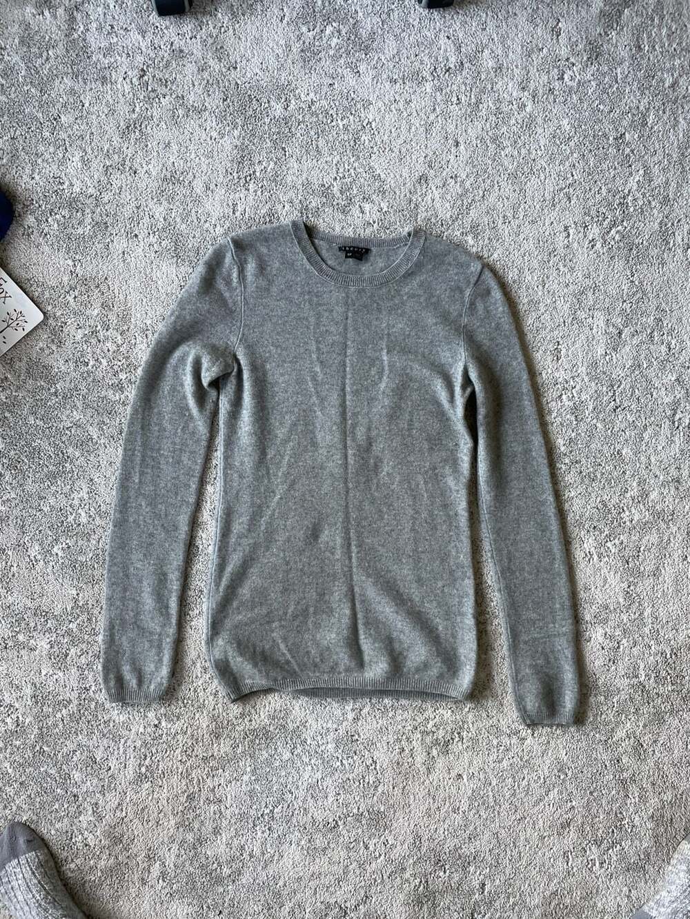 Theory Karenia Cashmere Crewneck Sweater in Heather Gray